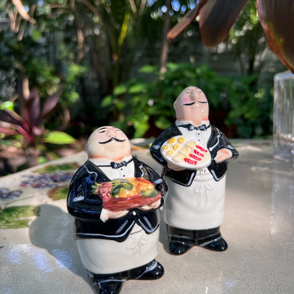 Charming Chubby Cooks Chefs Salt and Pepper Shakers